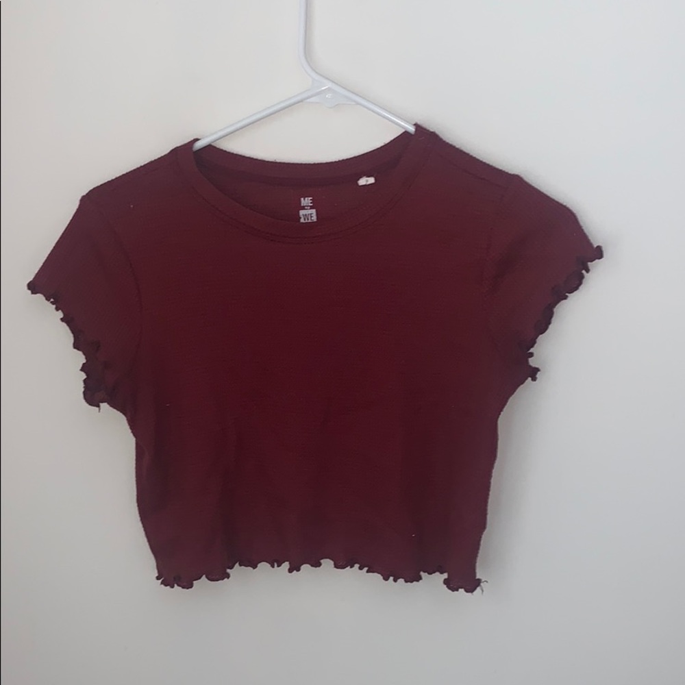 maroon cropped tee